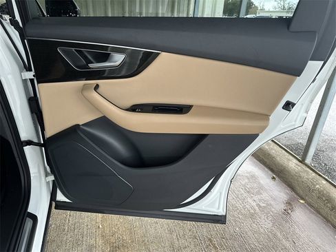 Used 2023 Audi Q7 2.0T Premium w/ Convenience Package image 33