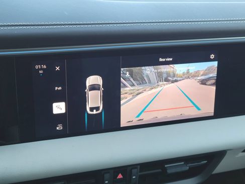 New 2025 Porsche Macan 4 Electric AWD/4WD image 17