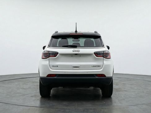 Used 2025 Jeep Compass Limited image 7