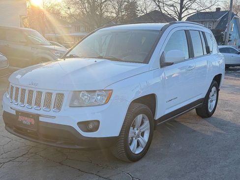 Used 2016 Jeep Compass Latitude image 11