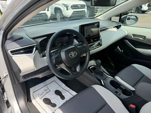 Used 2025 Toyota Corolla LE FWD image 3