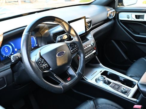 Used 2020 Ford Explorer ST image 14