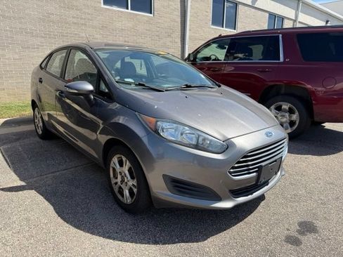 Used 2014 Ford Fiesta SE FWD image 3