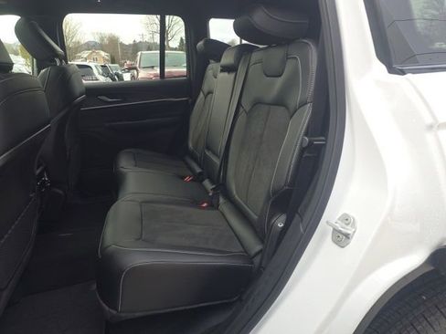 New 2026 Jeep Grand Cherokee Laredo image 28