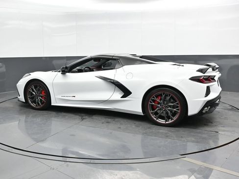 Used 2023 Chevrolet Corvette Stingray Premium Conv w/ Z51 Performance Package RWD image 8