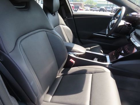 Used 2025 Lucid Air Pure RWD image 40