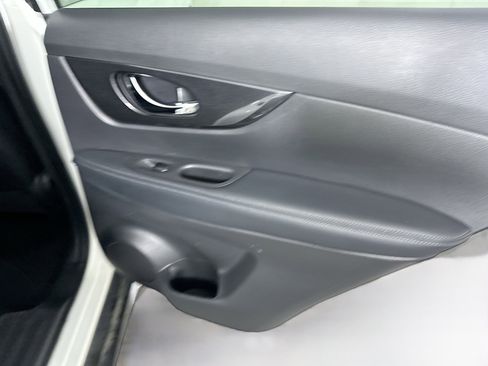 Used 2020 Nissan Rogue SV image 28