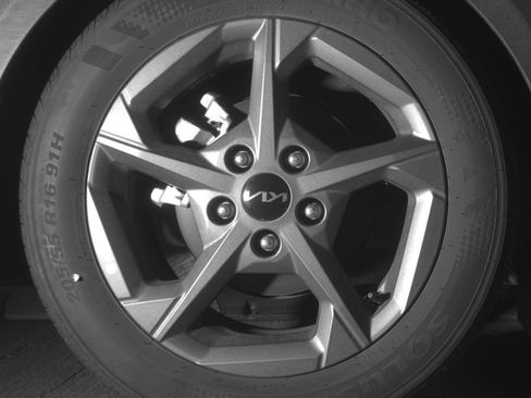 Used 2025 Kia K4 LXS image 15