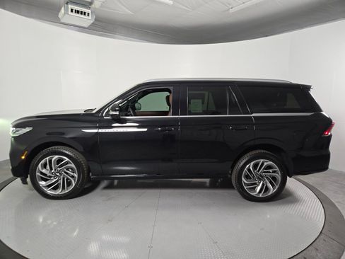 New 2026 Lincoln Navigator Reserve AWD/4WD image 8