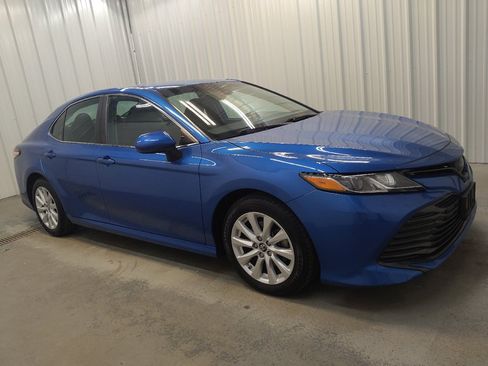 Used 2019 Toyota Camry LE FWD image 11