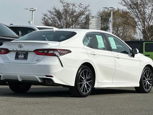 Used 2023 Toyota Camry SE image 4