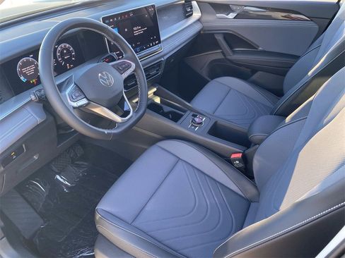 New 2026 Volkswagen Tiguan SE image 14