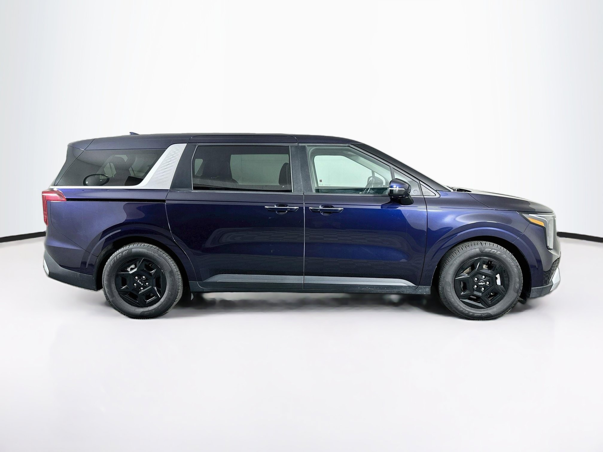 Used 2025 Kia Carnival FWD image 10