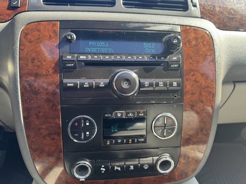 Used 2007 Chevrolet Suburban LT w/ LT Preferred Equipment Group AWD/4WD image 10