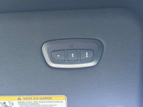 Used 2023 RAM 1500 Laramie AWD/4WD image 13