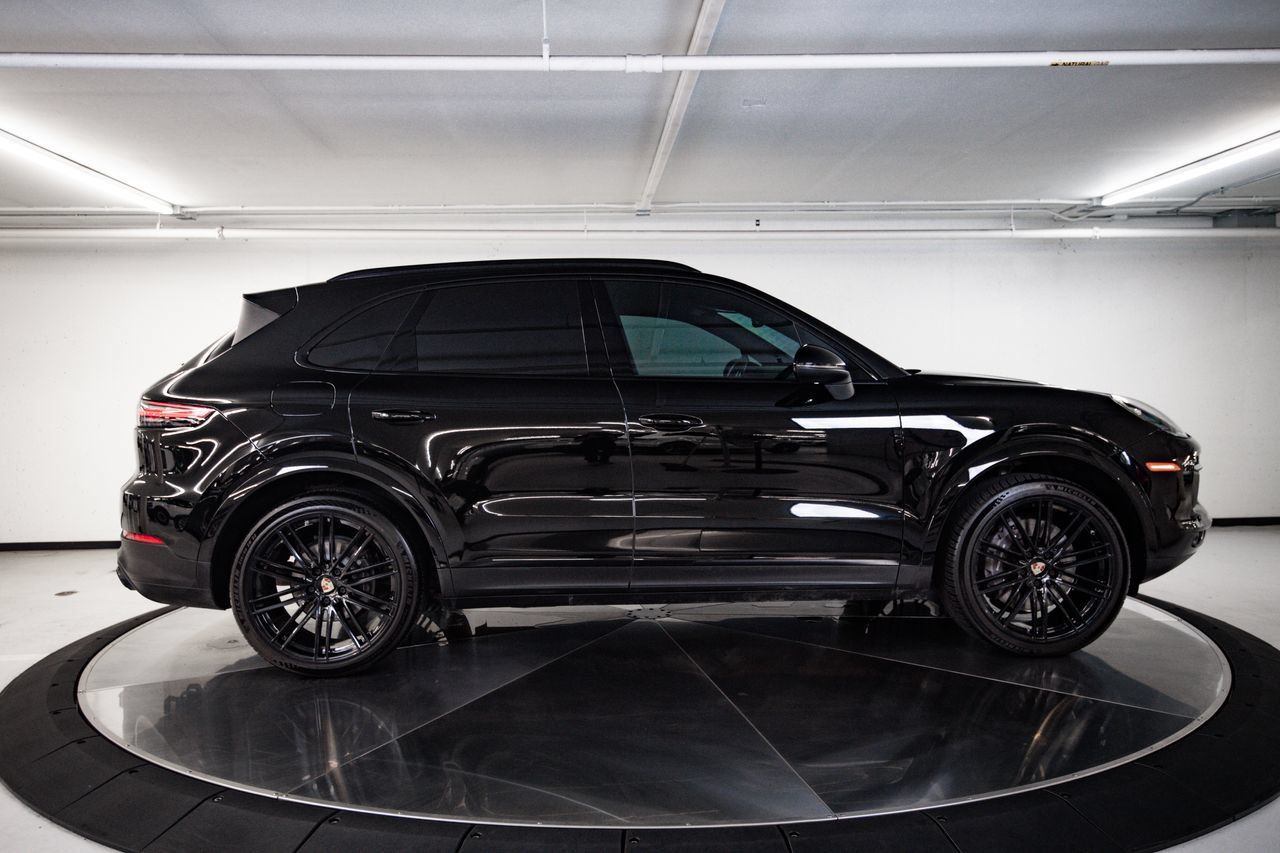 Certified 2023 Porsche Cayenne Platinum Edition AWD/4WD image 8