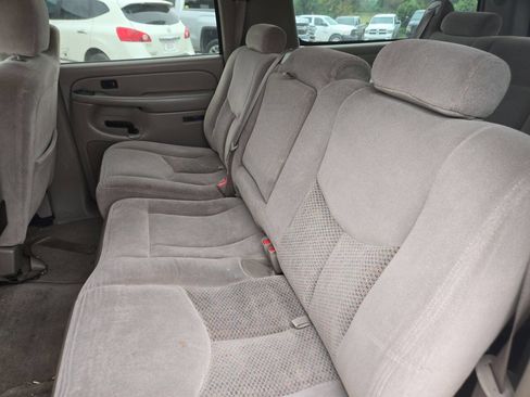 Used 2005 Chevrolet Suburban LS RWD image 9