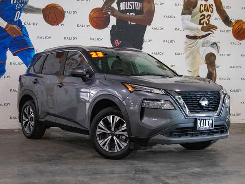 Used 2023 Nissan Rogue SV w/ SV Premium B Package FWD image 2