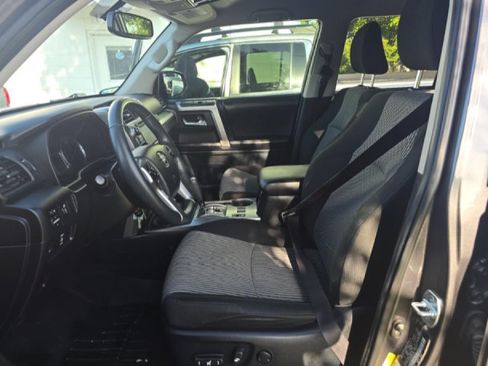 Used 2016 Toyota 4Runner SR5 AWD/4WD image 6