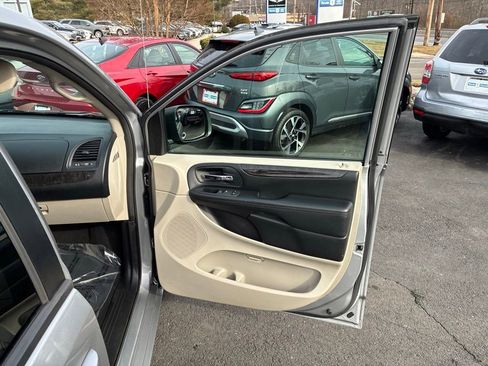 Used 2017 Dodge Grand Caravan SE w/ Power Window Group image 39