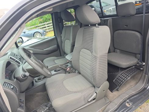 Used 2010 Nissan Frontier SE w/ SE Value Truck Pkg AWD/4WD image 13