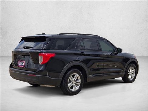 Certified 2022 Ford Explorer XLT RWD image 5