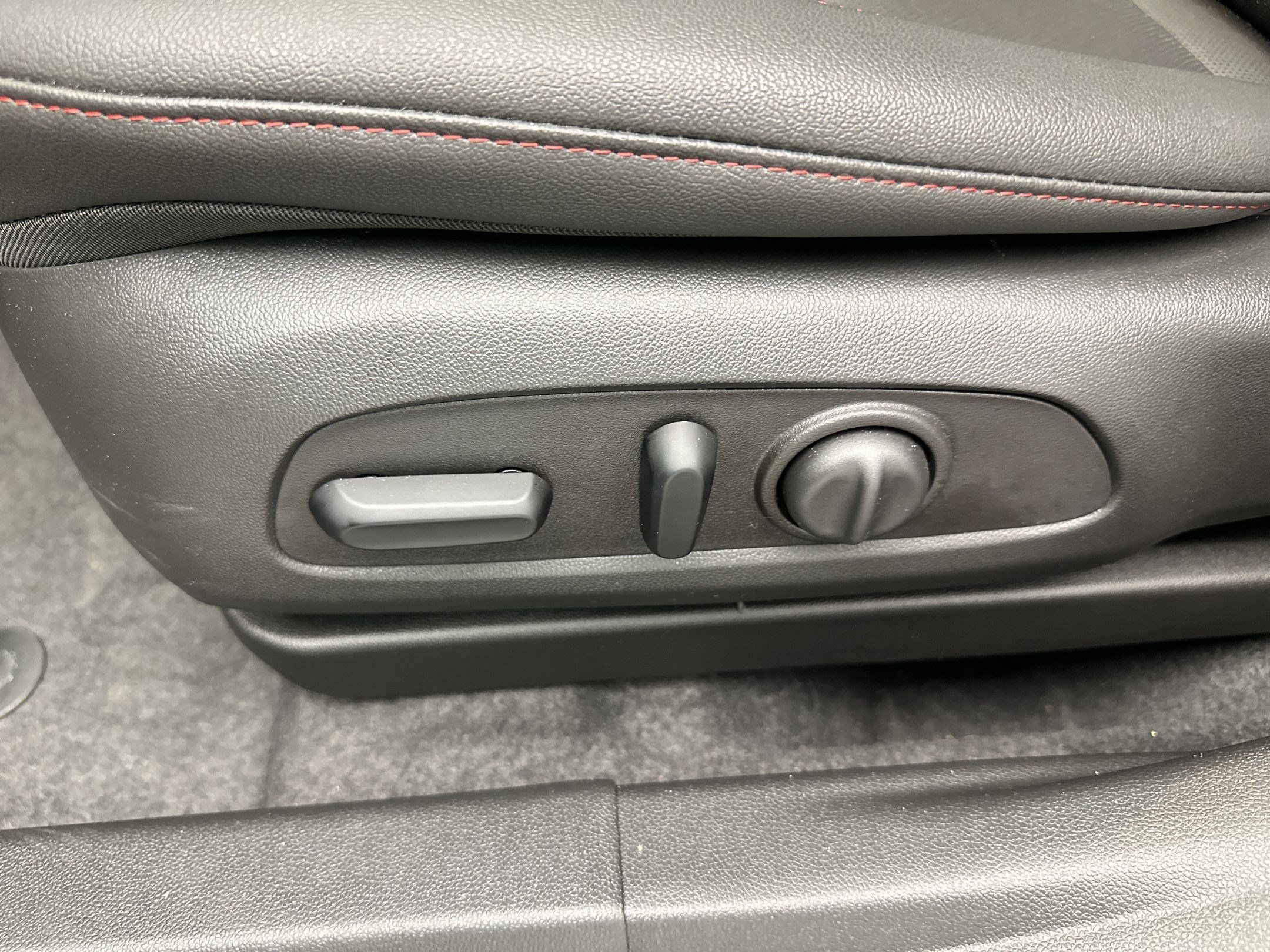 Certified 2026 Chevrolet Trax RS w/ Sunroof Package FWD image 16