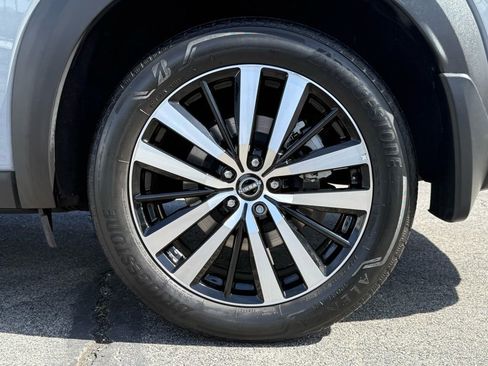 Used 2023 Nissan Pathfinder Platinum image 16