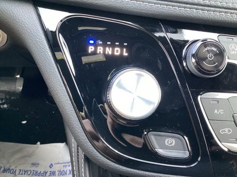 New 2026 Chrysler Pacifica Limited image 36