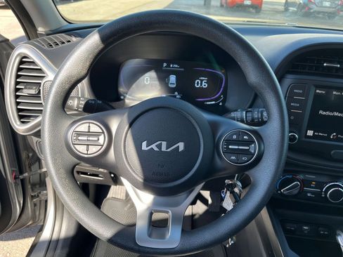 Used 2025 Kia Soul LX w/ LX Technology Package image 25