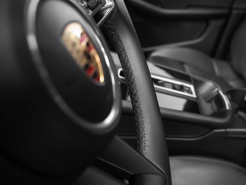 Certified 2024 Porsche Macan image 30