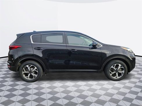 Used 2020 Kia Sportage LX image 7