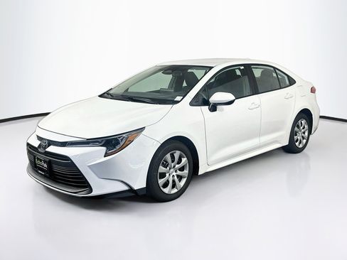 Used 2025 Toyota Corolla LE FWD image 3