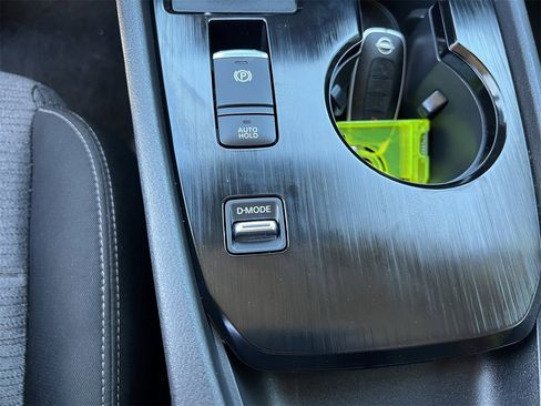 Certified 2023 Nissan Rogue SV image 18