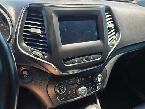 Used 2021 Jeep Cherokee Latitude Lux FWD image 23