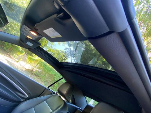 Used 2013 Volkswagen Eos FWD image 35