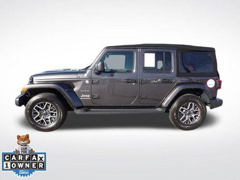 Used 2024 Jeep Wrangler Sahara image 8