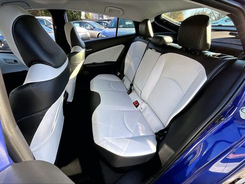Used 2016 Toyota Prius Three Touring image 18