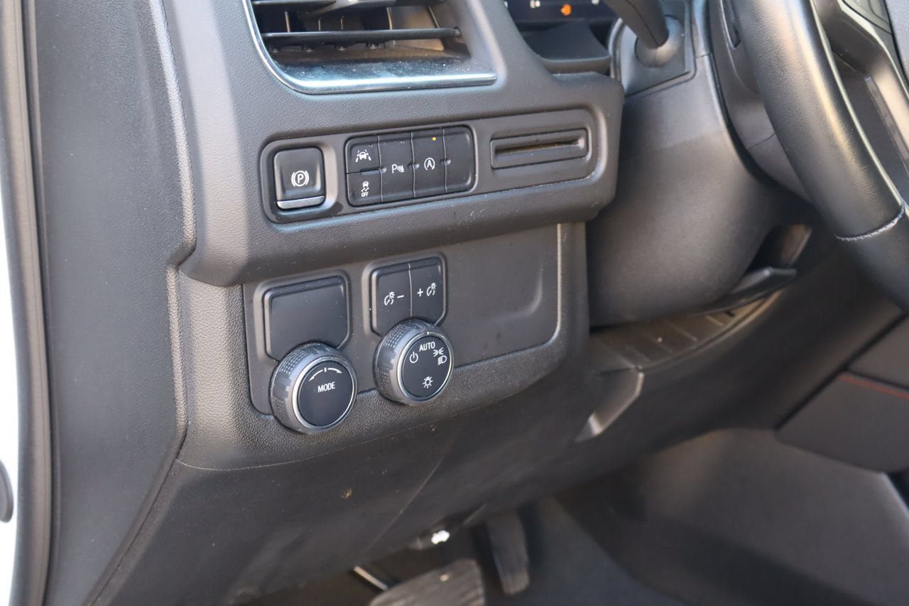 Used 2024 Chevrolet Suburban RST RWD image 24