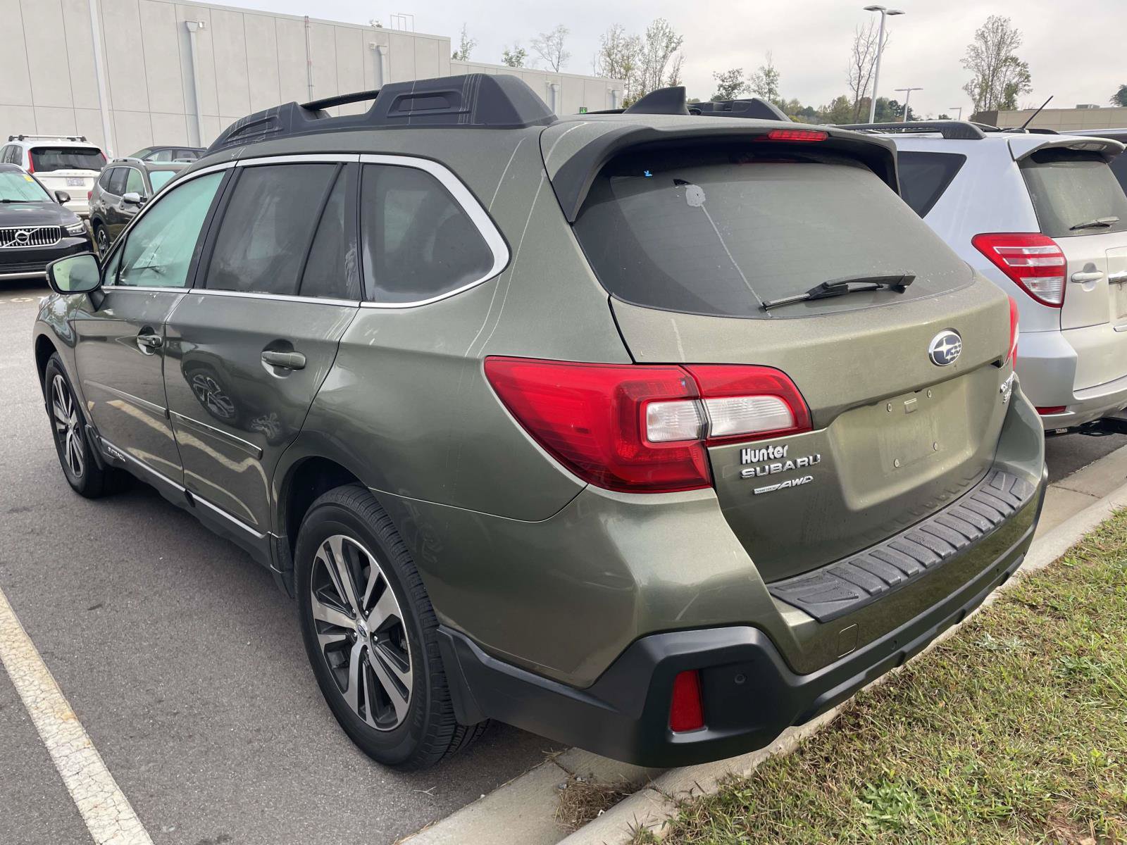 Used 2019 Subaru Outback 3.6R Limited w/ Popular Package #2 AWD/4WD image 3