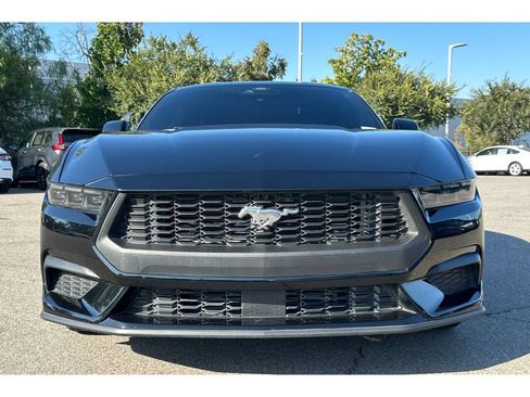 Used 2025 Ford Mustang Coupe RWD image 9