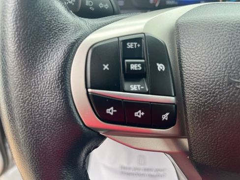 Used 2022 Ford Explorer XLT image 17