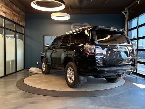 Used 2021 Toyota 4Runner SR5 AWD/4WD image 5