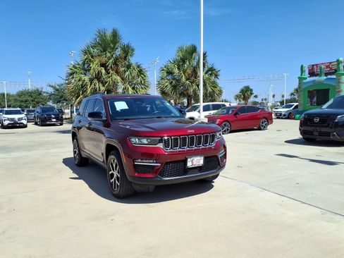 Used 2023 Jeep Grand Cherokee Limited RWD image 7