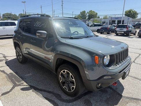 Used 2016 Jeep Renegade Trailhawk AWD/4WD image 4