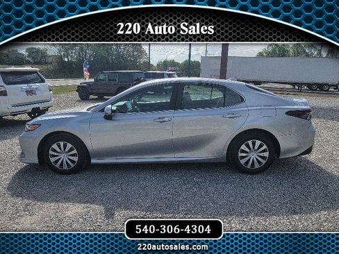Used 2022 Toyota Camry LE image 1
