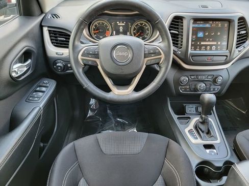 Used 2015 Jeep Cherokee Latitude w/ Comfort/Convenience Group FWD image 31