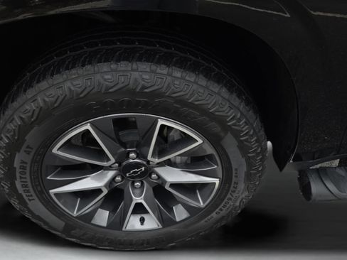 Used 2023 Chevrolet Tahoe Z71 w/ Luxury Package image 31