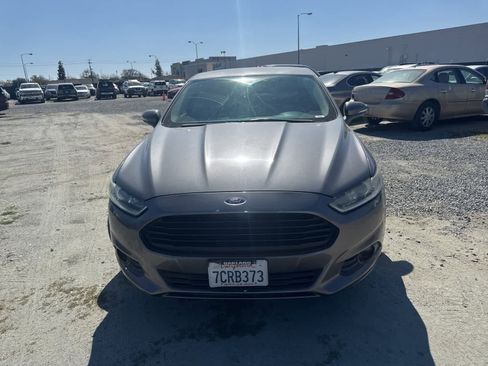 Used 2014 Ford Fusion SE w/ Equipment Group 202A image 2
