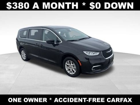 Used 2024 Chrysler Pacifica Touring-L FWD image 7